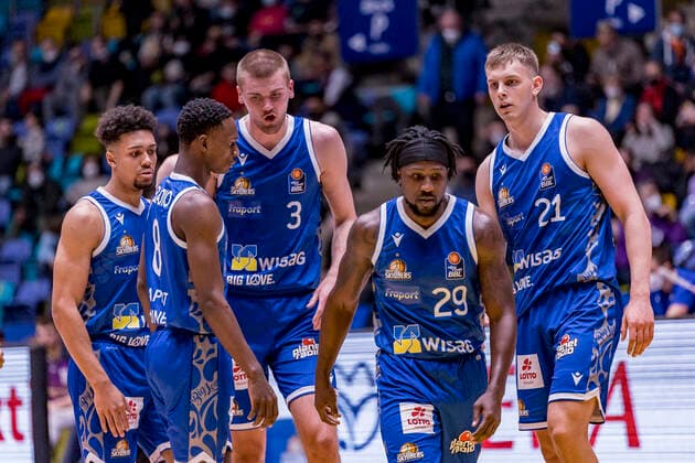 easyCredit BBL, Fraport Skyliners vs. BG Göttingen, Frankfurt, Fraport Arena, 9.3.2022 Matt Haarms (Fraport Skyliners 3) & Will Cherry (Fraport Skyliners 29) & Lorenz Brenneke (Fraport Skyliners 21) & Brancou Badio (Fraport Skyliners 8), Fraport Skyliners vs. BG Göttingen, Frankfurt, Fraport Arena, 9.3.2022 Copyright: xBEAUTIFULxSPORTS Gawlikx