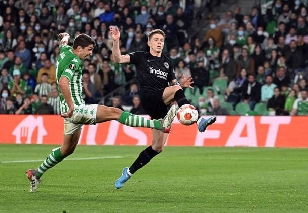 09.03.2022, xjhx, Fussball UEFA Europa League, Real Betis Sevilla - Eintracht Frankfurt emspor, v.l. Edgar Gonzalez (Real Betis Sevilla) Kristijan Jakic (Eintracht Frankfurt) Zweikampf, Aktion, action, battle for the ball (DFL DFB REGULATIONS PROHIBIT ANY USE OF PHOTOGRAPHS as IMAGE SEQUENCES and or QUASI-VIDEO) Sevilla