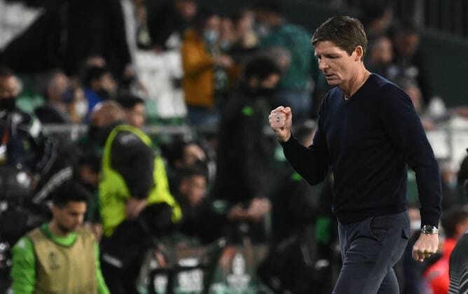 09.03.2022, xjhx, Fussball UEFA Europa League, Real Betis Sevilla - Eintracht Frankfurt emspor, v.l. Trainer Oliver Glasner (Eintracht Frankfurt) zautz Jubel Freude über den Sieg (DFL DFB REGULATIONS PROHIBIT ANY USE OF PHOTOGRAPHS as IMAGE SEQUENCES and or QUASI-VIDEO) Sevilla