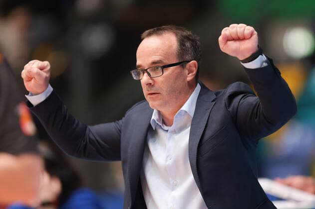Fraport Skyliners - BG Göttingen, easyCredit-BBL Head Coach Diego Ocampo (Fraport Skyliners). Basketball-Spiel der easyCredit BBL zwischen den Fraport Skyliners und BG Göttingen am 9. März 2022 in der Ballsporthalle in Frankfurt am Main., Frankfurt am Main Hessen Deutschland Ballsporthalle