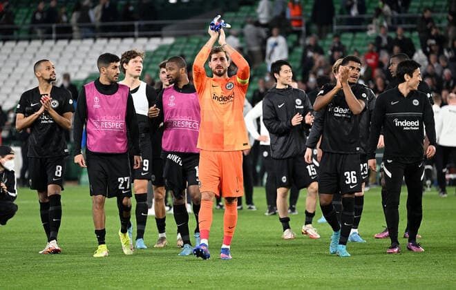 09.03.2022, xjhx, Fussball UEFA Europa League, Real Betis Sevilla - Eintracht Frankfurt emspor, v.l. Jubel Freude über den Sieg Kevin Trapp (Eintracht Frankfurt) (DFL DFB REGULATIONS PROHIBIT ANY USE OF PHOTOGRAPHS as IMAGE SEQUENCES and or QUASI-VIDEO) Sevilla
