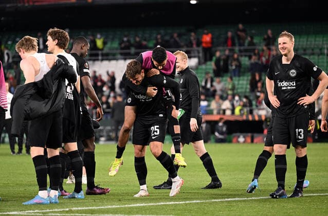09.03.2022, xjhx, Fussball UEFA Europa League, Real Betis Sevilla - Eintracht Frankfurt emspor, v.l. Jubel Freude über den Sieg (DFL DFB REGULATIONS PROHIBIT ANY USE OF PHOTOGRAPHS as IMAGE SEQUENCES and or QUASI-VIDEO) Sevilla