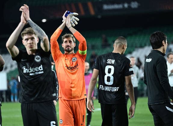 09.03.2022, xjhx, Fussball UEFA Europa League, Real Betis Sevilla - Eintracht Frankfurt emspor, v.l. Jubel Freude über den Sieg Kristijan Jakic (Eintracht Frankfurt) Kevin Trapp (Eintracht Frankfurt) (DFL DFB REGULATIONS PROHIBIT ANY USE OF PHOTOGRAPHS as IMAGE SEQUENCES and or QUASI-VIDEO) Sevilla
