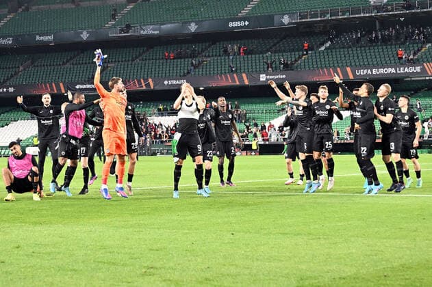 09.03.2022, xjhx, Fussball UEFA Europa League, Real Betis Sevilla - Eintracht Frankfurt emspor, v.l. Jubel Freude über den Sieg (DFL DFB REGULATIONS PROHIBIT ANY USE OF PHOTOGRAPHS as IMAGE SEQUENCES and or QUASI-VIDEO) Sevilla
