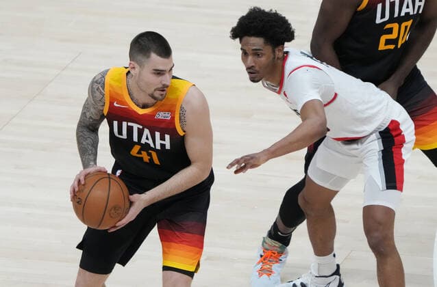 Utah Jazz forward Juancho Hernangomez (41) and Portland Trail Blazers guard Keon Johnson (6) are in action during an NBA, Basketball Herren, USA game between Utah Jazz and Portland Trail Blazers, in Vivint Smart Home Arena in Salt Lake City, Utah, USA, 9 March 2022. Utah Jazz vs Portland Trail Blazers !ACHTUNG: NUR REDAKTIONELLE NUTZUNG!  Copyright: xGEORGExFREYx AME2064 20220310-5369ddb3ed055486298e7db0a4b2ef2dfde7fec8