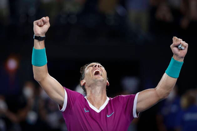 Rafael Nadal (ESP) jubelt nach dem Sieg, Jubel, Freude, Emotion Tennis - Australian Open 2022 - Grand Slam - Melbourne Park - Melbourne - Victoria - Australia - 31 January 2022. Copyright: xJuergenxHasenkopfx