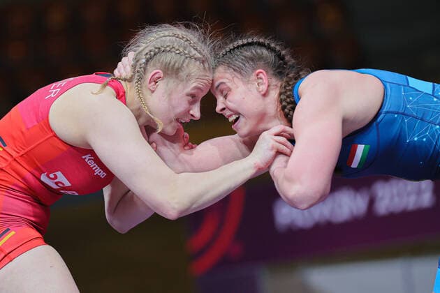 Bilder des Jahres 2022, Sport 03 März Sport Themen der Woche KW10 Sport Bilder des Tages Wrestling U23 European Championships 2022 72kg WW - Tuende Emese ELEKES (HUN) df. Lilly SCHNEIDER (GER) Plovdiv Kolodrum Plovdiv Bulgaria *** Wrestling U23 European Championships 2022 72kg WW Tuende Emese ELEKES HUN df Lilly SCHNEIDER GER Plovdiv Kolodrum Plovdiv Bulgaria Copyright: xUnitedxWorldxWrestlingx xKadirxCaliskanx cal