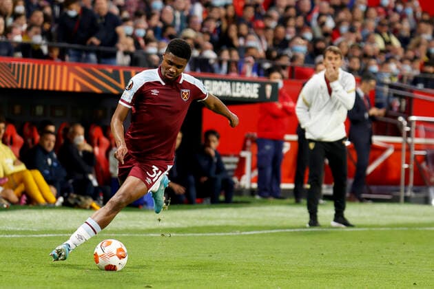 March 10, 2022, Seville, Spain: BEN JOHNSON of West Ham shoots during the Europa League Round of 16 (1st leg) soccer match between Sevilla FC and West Ham United FC at the Ramon Sanchez Pizjuan Stadium Seville Spain - ZUMAa142 20220310_zap_a142_014 Copyright: xDanielxGonzalezxAcunax