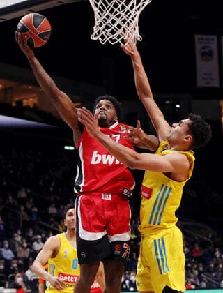 Shaquielle McKissic, Oscar da Silva Aktion Spielszene Zweikampf Basketball Euroleague EL Herren Saison 2021 2022 10.03.2022 ALBA Berlin vs. Olympiakos Piräus