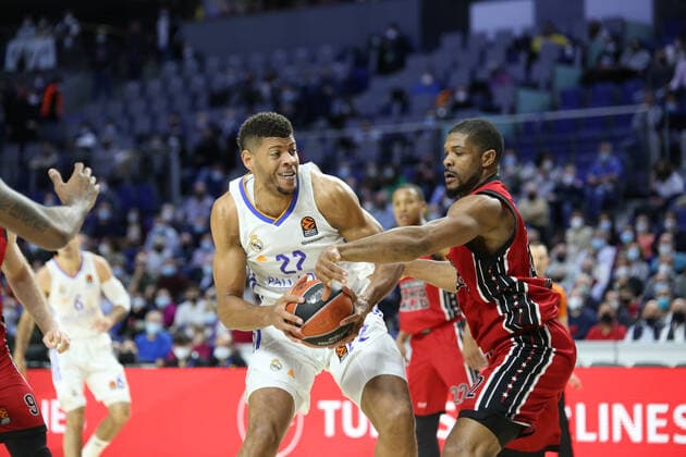10th March 2022; Wizink Center; Madrid, Spain; Turkish Airlines Euroleague Basketball; Spain, Real Madrid vs AX Armani Exchange Milan; Edy Walter Tavares (Madrid) and Kyle Hines (Milan) Madrid Spain Basketball Copyright: xAlbaxPachecox xAgenciaxLOFx