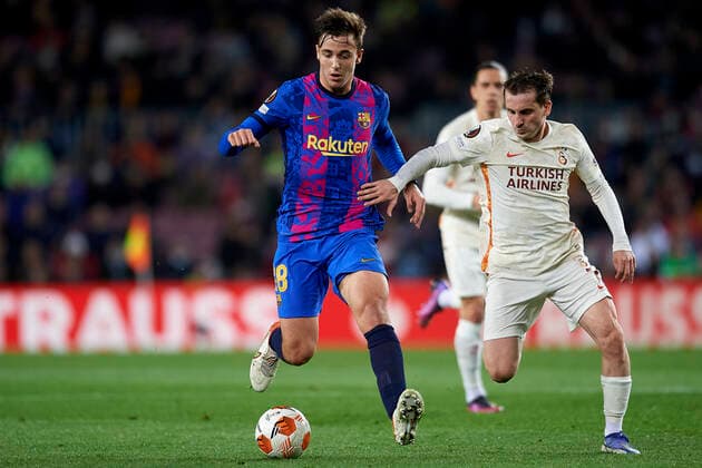 FC Barcelona, Barca v Galatasaray: Round of 16 Leg One - UEFA Europa League Nico Gonzalez of Barcelona and Kerem Akturkoglu of Galatasaray compete for the ball during the UEFA Europa League Round of 16 Leg One match between FC Barcelona and Galatasaray at Camp Nou on March 10, 2022 in Barcelona, Spain. Barcelona Spain  Copyright: xJosexBretonx originalFilename:breton-fcbarcel220310_npzwz.jpg