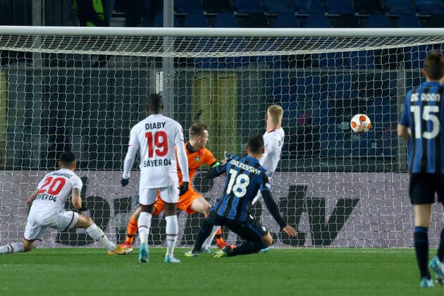 March 10, 2022, BERGAMO, Italia: Atalanta s Ruslan Malinovskyi scores the goal 1-1 during UEFA Europa League round of 16 first leg soccer match Atalanta BC vs Bayer 04 Leverkusen at the Bergamo Stadium in Bergamo, Italy, 10 March 2022..ANSA PAOLO MAGNI Soccer: Europa League; Atalanta-Bayer 04 Leverkusen  - ZUMAa110 20220310_zaf_a110_095 Copyright: xPaoloxMagnix