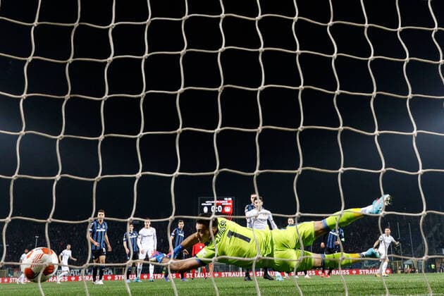 March 10, 2022, Bergamo, Italy: Bergamo, Italy, Gewiss Stadium, March 10, 2022, Charles Aranguiz (Bayer 04 Leverkusen) scores his side s first goal of the match during Atalanta BC vs Bayer Leverkusen - football Europa League match. football Europa League match - Atalanta BC vs Bayer Leverkusen, Bergamo, Italy  - ZUMAl164 20220310_zsa_l164_015 Copyright: xFrancescoxScaccianocex