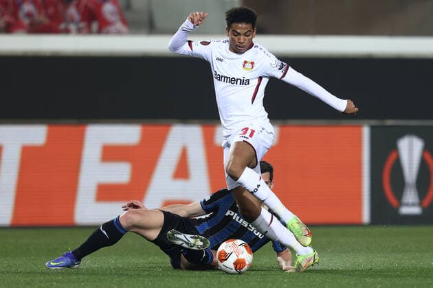 March 10, 2022, Bergamo, Italy: Bergamo, Italy, Gewiss Stadium, March 10, 2022, Amine Adli (Bayer 04 Leverkusen) and Remo Freuler (Atalanta BC) battle for the ball during Atalanta BC vs Bayer Leverkusen - football Europa League match. football Europa League match - Atalanta BC vs Bayer Leverkusen, Bergamo, Italy  - ZUMAl164 20220310_zsa_l164_018 Copyright: xFrancescoxScaccianocex