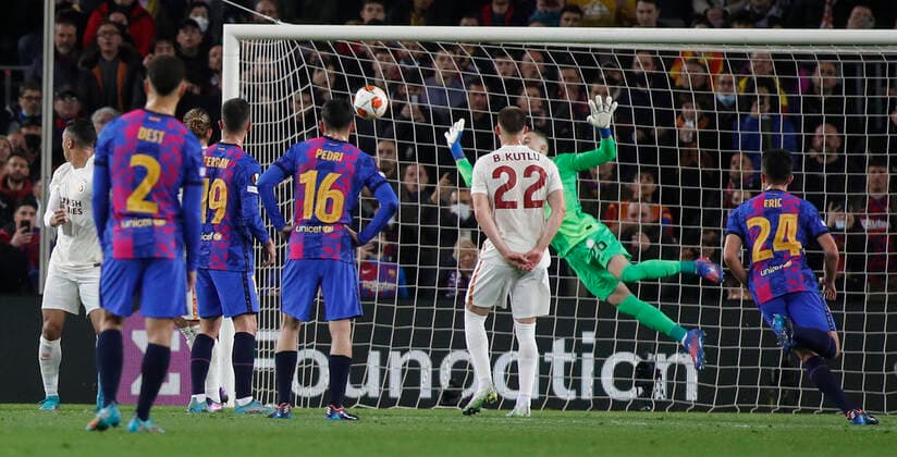 Partido de ida de octavos de final de la UEFA Europa League entre el FC Barcelona, Barca y el Galatasaray SK. En la imagen, ocasion de gol del Barcelona. 1 16 UEFA Europa League first leg match between FC Barcelona and Galatasaray SK. In this picture, goal opportunity by Barcelona. 