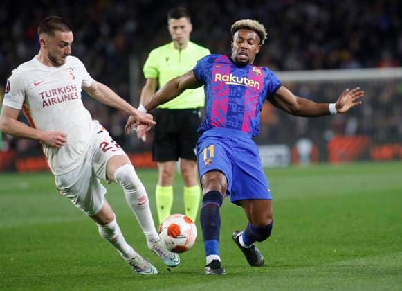Partido de ida de octavos de final de la UEFA Europa League entre el FC Barcelona, Barca y el Galatasaray SK. En la imagen, Berkan Kutlu (Galatasaray) y Adama TraorÃ (Barcelona). 1 16 UEFA Europa League first leg match between FC Barcelona and Galatasaray SK. In this picture, Berkan Kutlu (Galatasaray; left) and Adama TraorÃ (Barcelona; right). 
