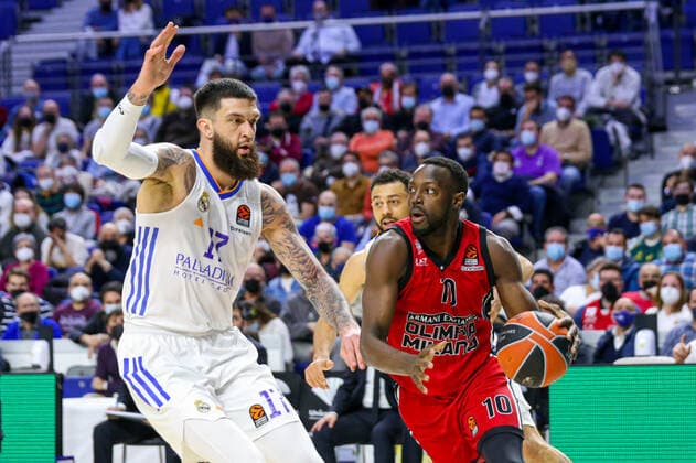 10th March 2022; Wizink Center; Madrid, Spain; Turkish Airlines Euroleague Basketball; Spain, Real Madrid vs AX Armani Exchange Milan; Vincent Poirier (Madrid) and Jerian Grant (Milan) Madrid Spain Basketball Copyright: xAlbaxPachecox xAgenciaxLOFx