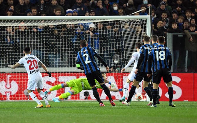 Atalanta v Bayer Leverkusen, UEFA Europa League, Bergamo, Italy Bergamo, Italy. 10th, March 2022. Charles Aranguiz (20) of Bayer Leverkusen scores for 0-1 during the UEFA Europa League match between Atalanta and Bayer Leverkusen at Gewiss Stadium in Bergamo. Bergamo Italy  Copyright: xGonzalesxPhoto TommasoxFimianox