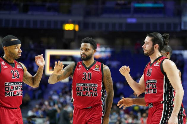 Troy Daniels (AX Armani Exchange Milan) (center), Malcolm Delaney (AX Armani Exchange Milan) (left), Davide Alviti (AX Armani Exchange Milan) (right during Real Madrid Baloncesto vs A X Armani Exchange Milano, Basketball Euroleague Championship in Madrid, Spain, March 10 2022  Copyright: xSimonexLucarellix xipa-agency.nex xx 0