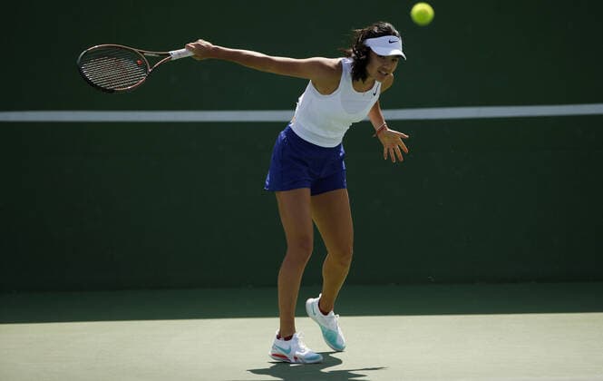 Mandatory Credit: Photo by Ella Ling Shutterstock (12842975ak) Emma Raducanu of GBR in action during practice BNP Paribas Open, Tennis, Day 2, Indian Wells Tennis Garden, California, USA - 10 Mar 2022 BNP Paribas Open, Tennis, Day 2, Indian Wells Tennis Garden, California, USA - 10 Mar 2022 Copyright: xEllaxLing Shutterstockx 12842975ak