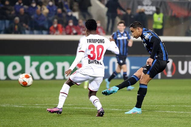BERGAMO, ITALY - MARCH 10: Luis Muriel striker for Atalanta B.C. scores during the Europa League football match between Atalanta and Leverkusen at Gewiss Stadium on March 10, 2022 in Bergamo, Italy. (Photo by Stefano Nicoli Speed Media Icon Sportswire) SOCCER: MAR 10 Europa League - Leverkusen at Atalanta Icon220310053