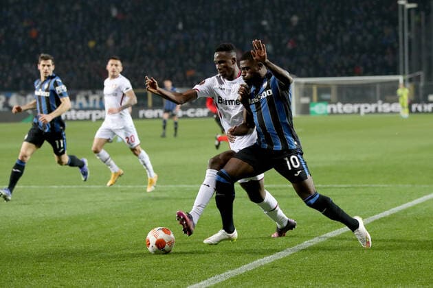 BERGAMO, ITALY - MARCH 10: Jeremie Boga striker for Atalanta B.C. fights for the ball with Odilon Kossounou defender Bayer 04 Leverkusen during the Europa League football match between Atalanta and Leverkusen at Gewiss Stadium on March 10, 2022 in Bergamo, Italy. (Photo by Stefano Nicoli Speed Media Icon Sportswire) SOCCER: MAR 10 Europa League - Leverkusen at Atalanta Icon220310059