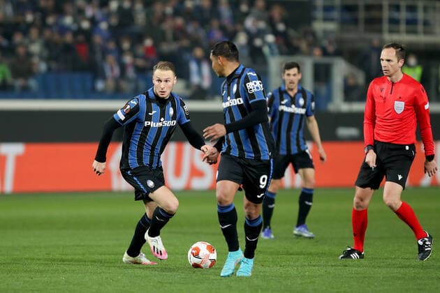 BERGAMO, ITALY - MARCH 10: Teun Koopmeiners midfielder for Atalanta B.C. in action during the Europa League football match between Atalanta and Leverkusen at Gewiss Stadium on March 10, 2022 in Bergamo, Italy. (Photo by Stefano Nicoli Speed Media Icon Sportswire) SOCCER: MAR 10 Europa League - Leverkusen at Atalanta Icon220310069