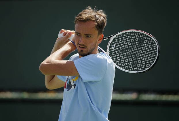 Mandatory Credit: Photo by Ella Ling Shutterstock (12842975dj) Daniil Medvedev of Russia in action during practice BNP Paribas Open, Tennis, Day 2, Indian Wells Tennis Garden, California, USA - 10 Mar 2022 BNP Paribas Open, Tennis, Day 2, Indian Wells Tennis Garden, California, USA - 10 Mar 2022 Copyright: xEllaxLing Shutterstockx 12842975dj