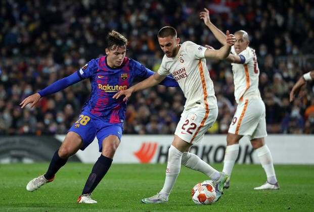 FC Barcelona, Barca v Galatasaray: Round of 16 Leg One - UEFA Europa League Berkan Kutlu and Nico Gonzalez during the match between FC Barcelona and Galatasaray SK, corresponding to the first leg of the round of 16 of the UEFA Europa League, played at the Camp Nou Stadium, in Barcelona, on 10th March 2022. Barcelona Spain  Copyright: xUrbanandsportx originalFilename:urbanandsport-fcbarcel220310_np7PG.jpg