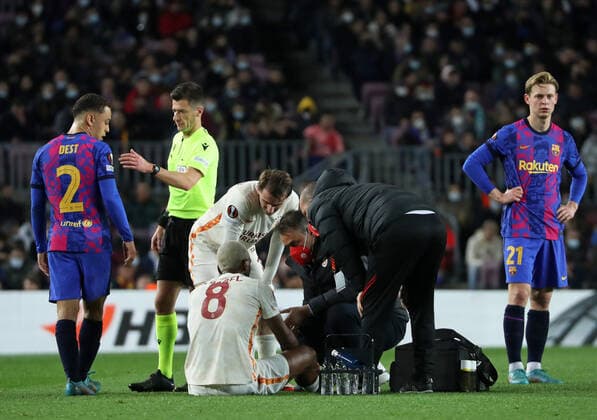FC Barcelona, Barca v Galatasaray: Round of 16 Leg One - UEFA Europa League Ryan Babel is injured during the match between FC Barcelona and Galatasaray SK, corresponding to the first leg of the round of 16 of the UEFA Europa League, played at the Camp Nou Stadium, in Barcelona, on 10th March 2022. Barcelona Spain  Copyright: xUrbanandsportx originalFilename:urbanandsport-fcbarcel220310_npH17.jpg