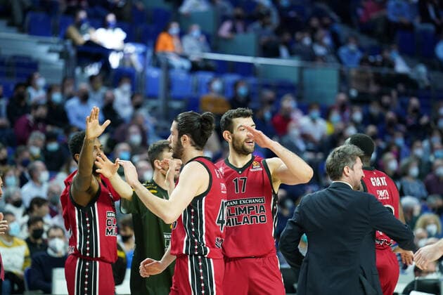 Real Madrid v AX Armani Exchange Milan - Turkish Airlines EuroLeague AX Armani Exchange Milan celebrating during the Basketball Euroleague Championship Real Madrid Baloncesto vs A X Armani Exchange Milano on March 10, 2022 at the Palacio de Deportes in Madrid, Spain Madrid Spain  Copyright: xSimonexLucarellix originalFilename:livemedia-realmadr220310_npTRt.jpg