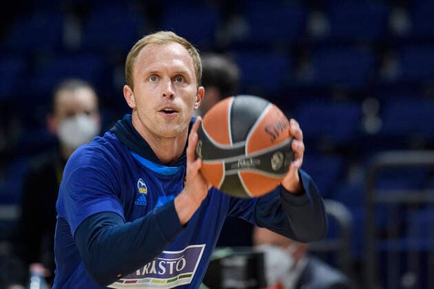 Luke Sikma (Alba Berlin, 43), Freisteller, konzentriert GER, Basketball, Alba Berlin vs Olympiakos Piraeus (Stats Turkish Airlines EuroLeague 2021 22), Saison 2021 2022, 10.03.2022, Basketball - Alba Berlin vs Olympiakos Piraeus (Stats Turkish Airlines EuroLeague 2021 22), Spiel, 10.03.2022, Berlin Copyright: xEibner-Pressefoto UwexKochx EP_UKH