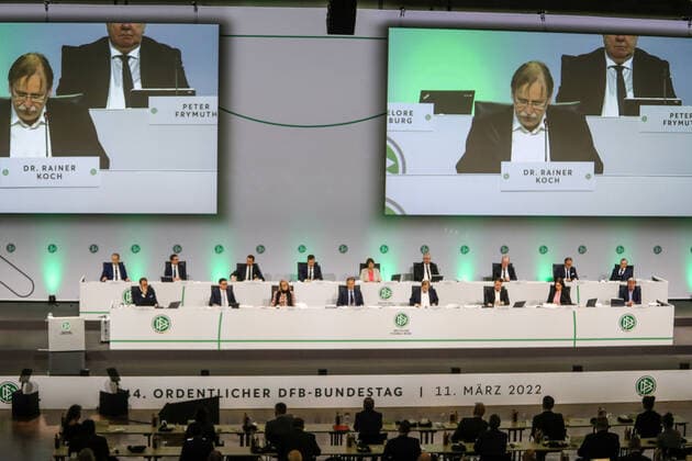 Bilder des Jahres 2022, Sport 03 März Sport Themen der Woche KW10 Fussball Saison 2021 22 44.Ordentlicher DFB-Bundestag 11.03.2022, World Conference Center Bonn Das DFB Präsidium auf dem Podest Bonn World Conference Center Bonn Nordrhein-Westfahlen Deutschland *** Sports, Football Season 2021 22 44 Ordinary DFB Bundestag 11 03 2022, World Conference Center Bonn The DFB Presidium on the podium Bonn World Conference Center Bonn Nordrhein Westfahlen Germany