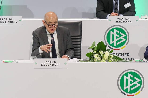 Fussball Saison 2021 22 44.Ordentlicher DFB-Bundestag 11.03.2022, World Conference Center Bonn Bernd Neuendorf ( Neuer DFB Präsident ) Bonn World Conference Center Bonn Nordrhein-Westfahlen Deutschland
