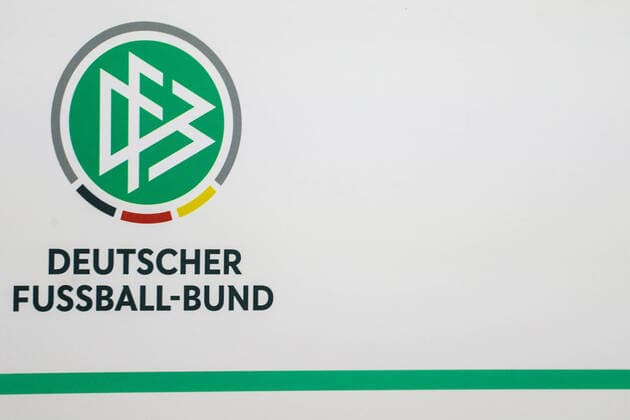 Fussball Saison 2021 22 44.Ordentlicher DFB-Bundestag Pressekonferenz nach dem DFB Bundestag 11.03.2022, World Conference Center Bonn DFB Logo auf einem Bildschirm Bonn World Conference Center Bonn Nordrhein-Westfahlen Deutschland