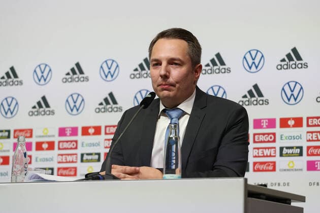 Fussball Saison 2021 22 44.Ordentlicher DFB-Bundestag Pressekonferenz nach dem DFB Bundestag 11.03.2022, World Conference Center Bonn Stephan Grunwald (DFB Schatzmeister) Bonn World Conference Center Bonn Nordrhein-Westfahlen Deutschland