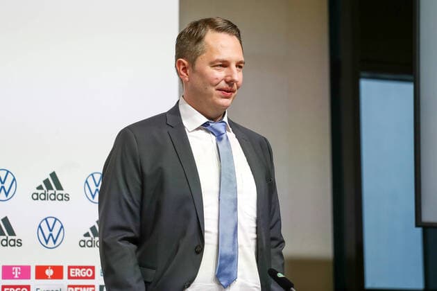 Fussball Saison 2021 22 44.Ordentlicher DFB-Bundestag Pressekonferenz nach dem DFB Bundestag 11.03.2022, World Conference Center Bonn Stephan Grunwald (DFB Schatzmeister) Bonn World Conference Center Bonn Nordrhein-Westfahlen Deutschland