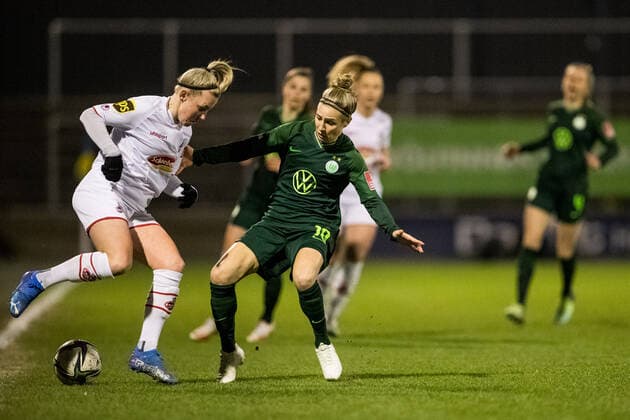 FLYERALARM. Frauen Fussball Bundesliga, 1. FC Koeln - VfL Wolfsburg; 11.03.2022 Marith Mueller-Priessen ( 4, 1. FC Koeln), Svenja Huth ( 10, VfL Wolfsburg) FLYERALARM Frauen Fussball Bundesliga, 1. FC Koeln - VfL Wolfsburg, Koeln, Geissbockheim DFB REGULATIONS PROHIBIT ANY USE OF PHOTOGRAPHS AS IMAGE SEQUENCES AND OR QUASI-VIDEO. Copyright: xBEAUTIFULxSPORTS Wunderlx