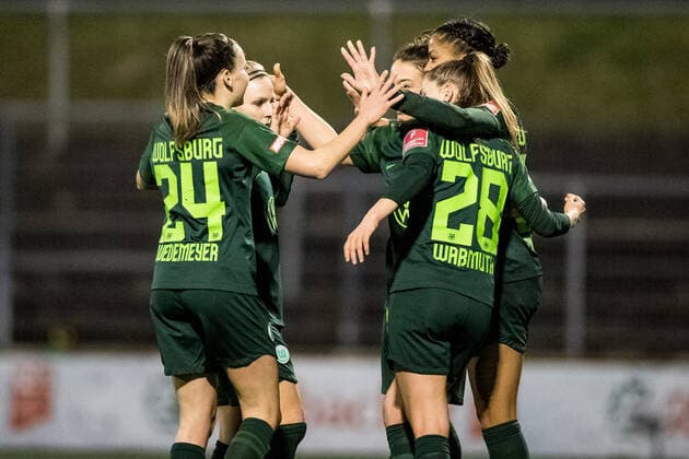 FLYERALARM. Frauen Fussball Bundesliga, 1. FC Koeln - VfL Wolfsburg; 11.03.2022 Jubel zum 0:1 durch Sveindis Jonsdottir ( 32, VfL Wolfsburg) FLYERALARM Frauen Fussball Bundesliga, 1. FC Koeln - VfL Wolfsburg, Koeln, Geissbockheim DFB REGULATIONS PROHIBIT ANY USE OF PHOTOGRAPHS AS IMAGE SEQUENCES AND OR QUASI-VIDEO. Copyright: xBEAUTIFULxSPORTS Wunderlx