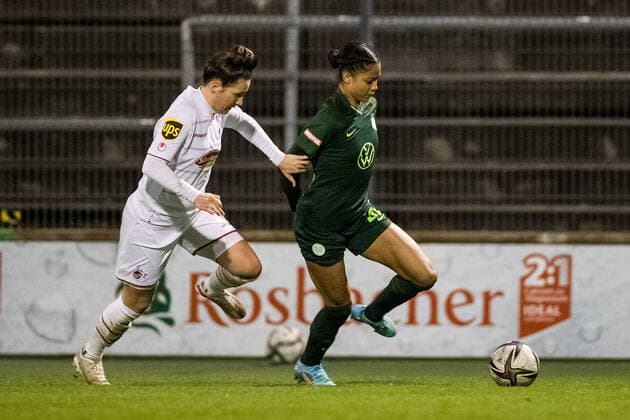 FLYERALARM. Frauen Fussball Bundesliga, 1. FC Koeln - VfL Wolfsburg; 11.03.2022 Sabrina Horvat ( 3, 1. FC Koeln), Sveindis Jonsdottir ( 32, VfL Wolfsburg) FLYERALARM Frauen Fussball Bundesliga, 1. FC Koeln - VfL Wolfsburg, Koeln, Geissbockheim DFB REGULATIONS PROHIBIT ANY USE OF PHOTOGRAPHS AS IMAGE SEQUENCES AND OR QUASI-VIDEO. Copyright: xBEAUTIFULxSPORTS Wunderlx