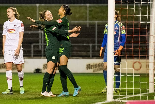 FLYERALARM. Frauen Fussball Bundesliga, 1. FC Koeln - VfL Wolfsburg; 11.03.2022 Jubel zum 0:2 durch Sveindis Jonsdottir ( 32, VfL Wolfsburg) FLYERALARM Frauen Fussball Bundesliga, 1. FC Koeln - VfL Wolfsburg, Koeln, Geissbockheim DFB REGULATIONS PROHIBIT ANY USE OF PHOTOGRAPHS AS IMAGE SEQUENCES AND OR QUASI-VIDEO. Copyright: xBEAUTIFULxSPORTS Wunderlx