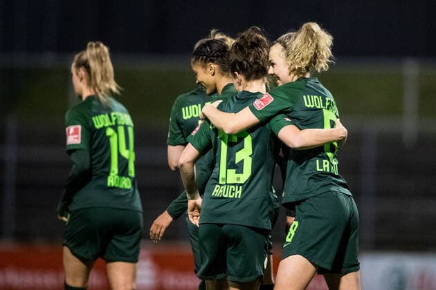 FLYERALARM. Frauen Fussball Bundesliga, 1. FC Koeln - VfL Wolfsburg; 11.03.2022 Jubel zum 0:2 durch Sveindis Jonsdottir ( 32, VfL Wolfsburg) FLYERALARM Frauen Fussball Bundesliga, 1. FC Koeln - VfL Wolfsburg, Koeln, Geissbockheim DFB REGULATIONS PROHIBIT ANY USE OF PHOTOGRAPHS AS IMAGE SEQUENCES AND OR QUASI-VIDEO. Copyright: xBEAUTIFULxSPORTS Wunderlx