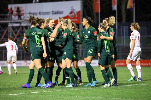 Flyeralarm Frauen-Bundesliga 2021-2022, 1. FC Köln - VFL Wolfsburg Torjubel VfL Wolfsburg Köln Franz-Kremer-Stadion, Rasenplatz Nordrhein-Westfalen Deutschland