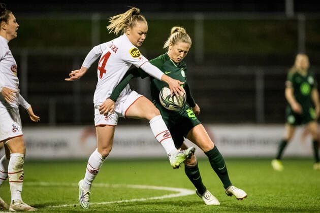 FLYERALARM. Frauen Fussball Bundesliga, 1. FC Koeln - VfL Wolfsburg; 11.03.2022 Weronika Zaistowska ( 24, 1. FC Koeln), Rebecka Blomqvist ( 21, VfL Wolfsburg) FLYERALARM Frauen Fussball Bundesliga, 1. FC Koeln - VfL Wolfsburg, Koeln, Geissbockheim DFB REGULATIONS PROHIBIT ANY USE OF PHOTOGRAPHS AS IMAGE SEQUENCES AND OR QUASI-VIDEO. Copyright: xBEAUTIFULxSPORTS Wunderlx