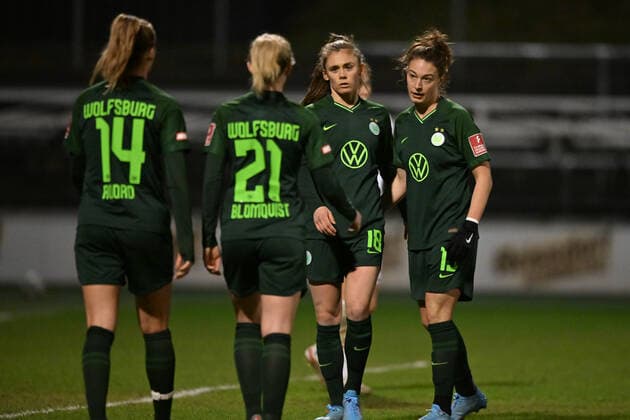 Jubel, Freuen, celebrate, happy, cheer , Goal Celebration Jill Roord (VfL Wolfsburg, 14) 1:5 - mit Rebecka Blomqvist (VfL Wolfsburg, 21) Joelle Smits (VfL Wolfsburg, 18) Felicitas Rauch (VfL Wolfsburg, 13), 11.03.2022, Köln (Deutschland), Fussball, Flyeralarm Frauen-Bundesliga, 1. FC Köln - VFL Wolfsburg
