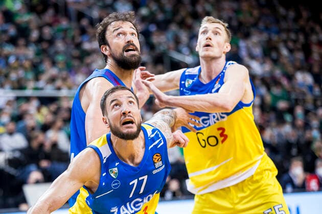 2022-03-11 Kaunas Lithuania. Zalgiris Kaunas plays Euroleague game vs Barcelona in Zalgiris arena on 11 of March 2022. Instead of traditional green white, Lithuanian players are dressed in blue yellow shirts supporting Ukraine s fight against Russian invasion. A16I0064  Copyright: xRokasxLukoseviciusx Euroleague basketball