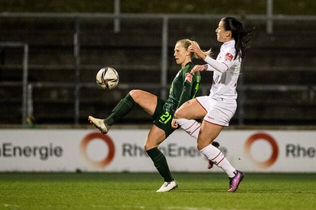 FLYERALARM. Frauen Fussball Bundesliga, 1. FC Koeln - VfL Wolfsburg; 11.03.2022 Rebecka Blomqvist ( 21, VfL Wolfsburg), Francesca Calo ( 2, 1. FC Koeln) FLYERALARM Frauen Fussball Bundesliga, 1. FC Koeln - VfL Wolfsburg, Koeln, Geissbockheim DFB REGULATIONS PROHIBIT ANY USE OF PHOTOGRAPHS AS IMAGE SEQUENCES AND OR QUASI-VIDEO. Copyright: xBEAUTIFULxSPORTS Wunderlx