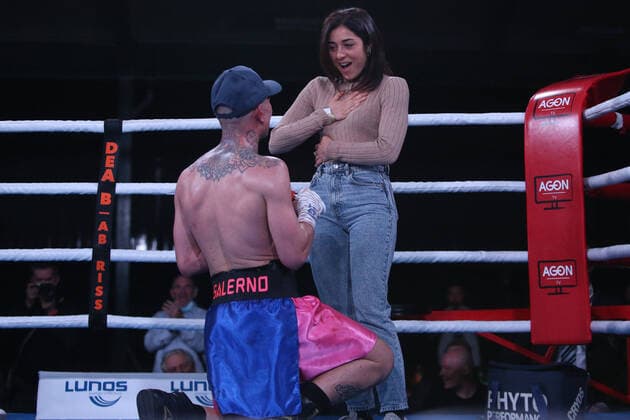 Bilder des Jahres 2022, Sport 03 März Sport Themen der Woche KW10 Sport Bilder des Tages Boxen: Agon Fightnight, Berlin, 11.03.2022 Dario Socci (ITA) - Vincenzo Il Capo Gualtieri (GER) Berlin Germany *** Boxing Agon Fightnight, Berlin, 11 03 2022 Dario Socci ITA Vincenzo Il Capo Gualtieri GER Berlin Germany