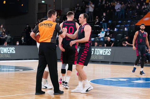 easyCredit Basketball Bundesliga, Hamburg Towers vs. Telekom Baskets Bonn, Hamburg, 29.10.2021 easyCredit Basketball Bundesliga, Hamburg Towers vs. Telekom Bskets Bonn, Karsten Tadda ( 9 Telekom Baskets Bonn) Copyright: xBEAUTIFULxSPORTS Mohwinkelx