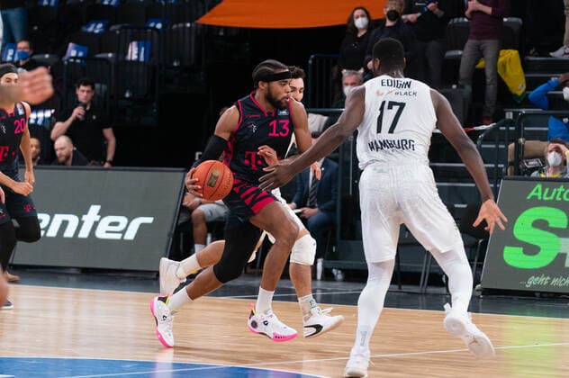 easyCredit Basketball Bundesliga, Hamburg Towers vs. Telekom Baskets Bonn, Hamburg, 29.10.2021 easyCredit Basketball Bundesliga, Hamburg Towers vs. Telekom Bskets Bonn, Javontae Hawkins ( 13 Telekom Baskets Bonn) Copyright: xBEAUTIFULxSPORTS Mohwinkelx